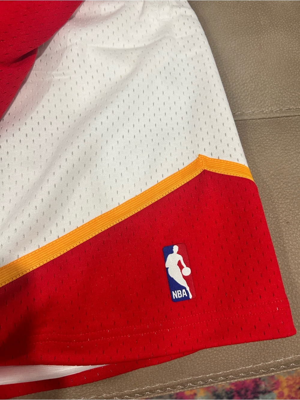 Atlanta Hawks Mitchell & Ness Basketball Shorts - Picture 6 of 6